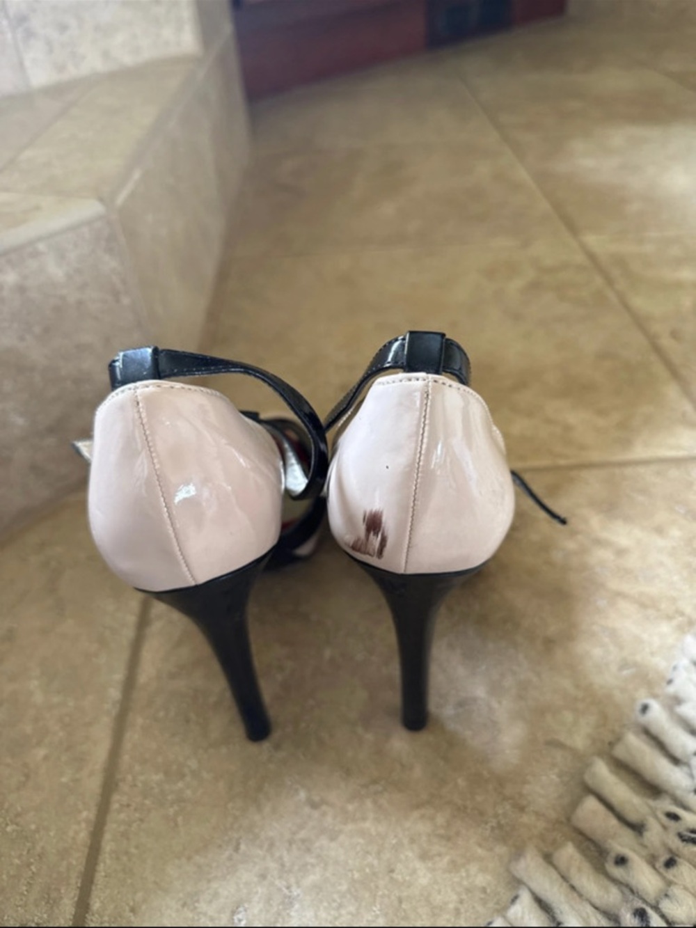 GUESS heels - Picture 3 of 3